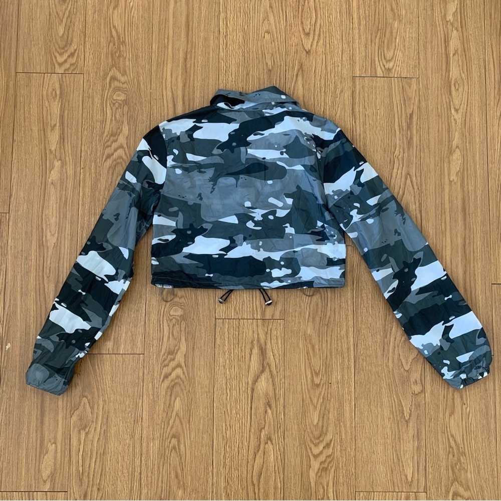 Revolve Superdown Camo Green Cropped Windbreaker … - image 5